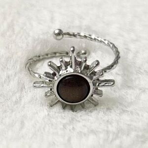 5/$15 🩷 MUST BUNDLE Silver Sunburst Ring with Dark Center - Women Jewelry